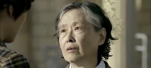 当女友的疑心成为你的负担（解读女友疑心重的原因，如何化解信任危机）-第1张图片-恋语空间