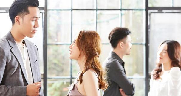 女人第一次约会必知的好印象技巧（留下深刻印象的15个小窍门）