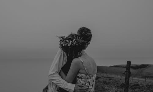 分手后如何挽回异地恋男友？（15个步骤帮你重拾爱情，从分手到复合！）-第1张图片-恋语空间