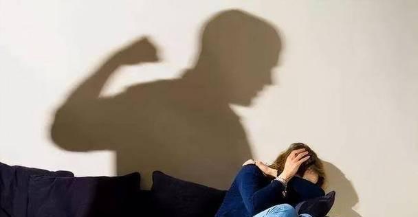 不想分手却遭女友家人反对（怎样处理女友家人反对，保住恋情？）