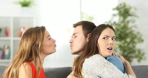 男友有家庭不愿离婚怎么办？（如何面对第三者处境）-第3张图片-恋语空间