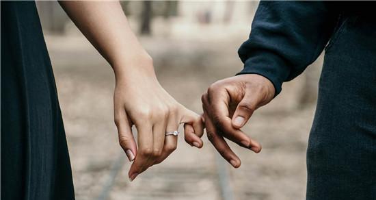 挽救婚姻，重拾爱情（以老公出轨欲离婚为切入点，夫妻感情修复的秘诀）-第1张图片-恋语空间