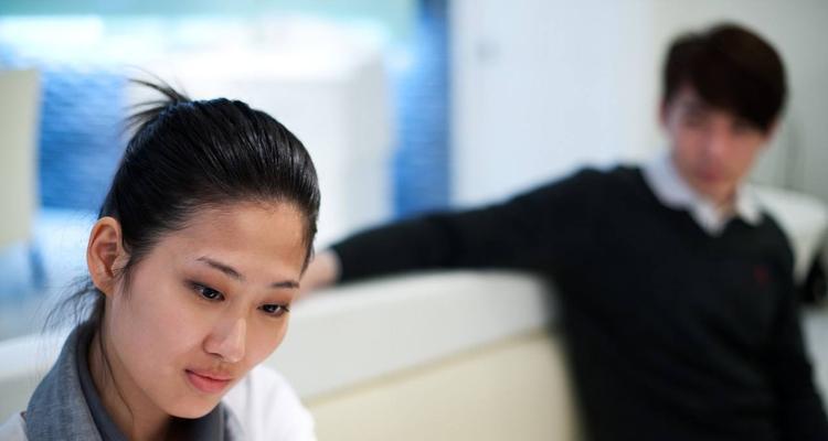 婚姻危机的征兆（看懂这些征兆，让你的婚姻更稳固）