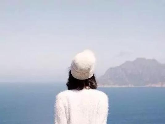 如何追求一个性格冷淡的女生（解密性格冷淡女生的心理，提升追求成功率）-第3张图片-恋语空间