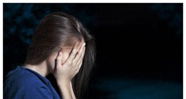 老公面前遇到第三者打架怎么办？（当事人的心路历程及应对方法）-第2张图片-恋语空间