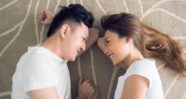 初见心动，如何搭讪？（男女第一次见面聊什么？如何打破僵局？）