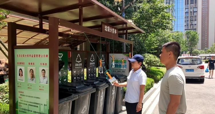 商场引导员带领垃圾分类新风尚（专业引导、垃圾桶标识、绿色环保）-第1张图片-恋语空间