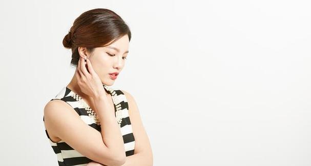 如何哄好女友当她哭了（教你几招让女友重新开心的方法）-第2张图片-恋语空间