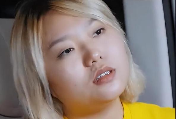 如何用幽默聊天逗女生开心（让聊天更有趣，增进感情互动）-第3张图片-恋语空间