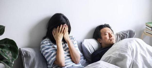 当男友的老婆不离婚，我该放手吗？（爱情的选择，现实的束缚，心灵的探寻）