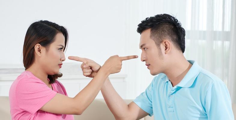 夫妻吵架冷战期如何相处（15个实用技巧帮助你处理夫妻之间的争吵）