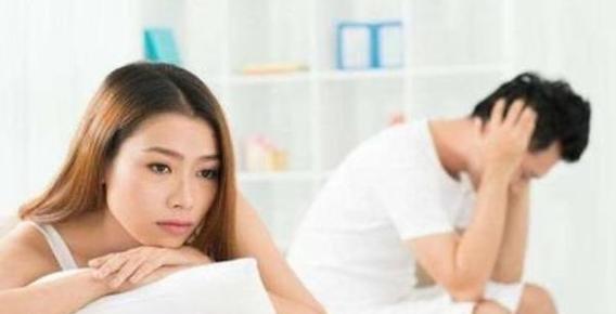 男人这3个表现说明心里有你，别急着说分手！（从行为举止看男人是否爱你，教你辨别男人心）