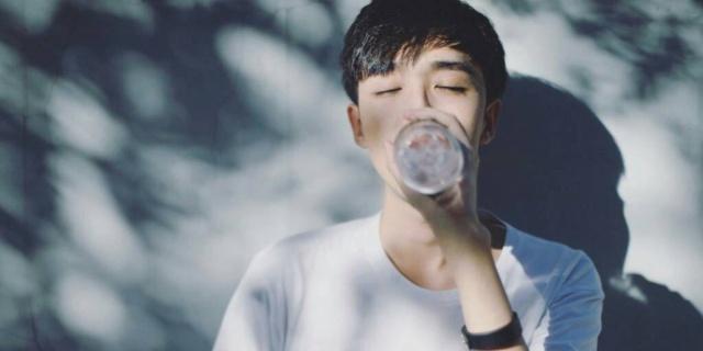 男生吃醋的表现（探究男生吃醋的原因与表现）-第3张图片-恋语空间