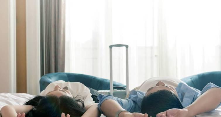 如何挽回男人劈腿后的感情？（掌握正确的方法，让感情重新升温）-第3张图片-恋语空间