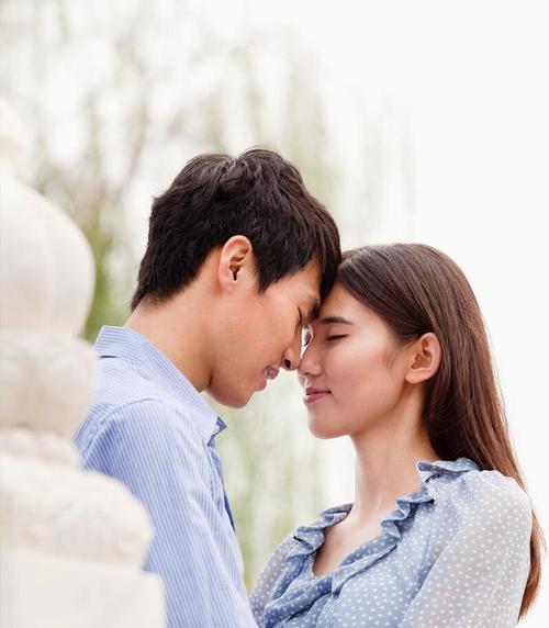 如何应对男友不提结婚的问题（解决恋爱中的婚姻焦虑，建立健康关系）-第2张图片-恋语空间