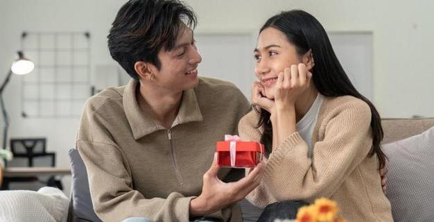 如何判断夫妻感情是否变淡（掌握15个征兆，预防夫妻感情危机）-第3张图片-恋语空间