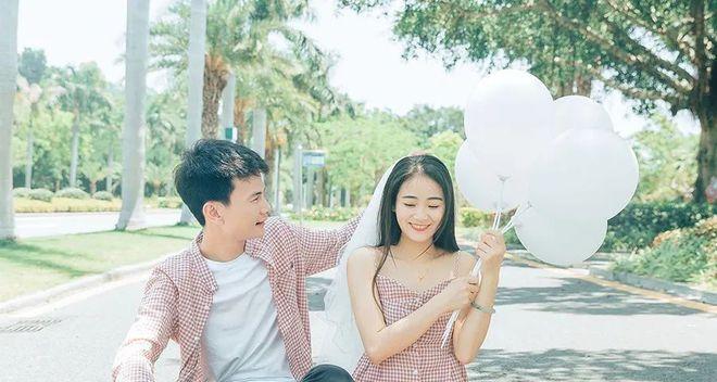 恋爱中主动权归谁掌握？（男追女还是女追男？探讨恋爱主动权的重要性与难度）-第1张图片-恋语空间