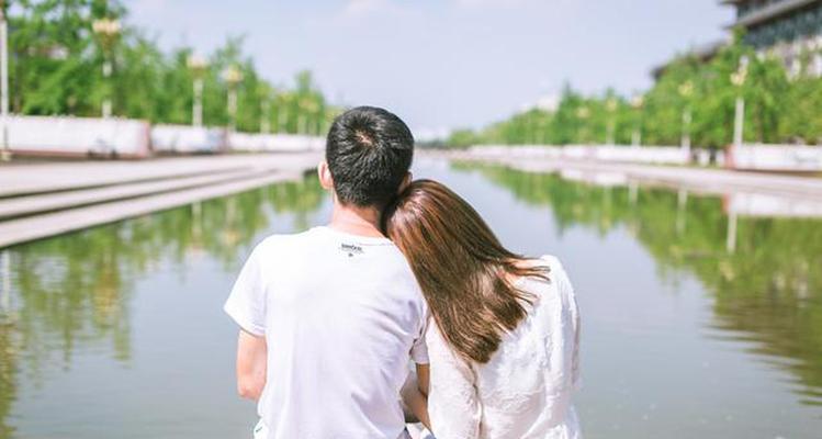 如何挽回分手后的女友（成功挽回女友的实用方法，从自身改变开始）-第2张图片-恋语空间