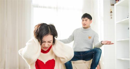 夫妻七年之痒的原因及应对方式（为什么夫妻会有七年之痒现象，该如何化解？）