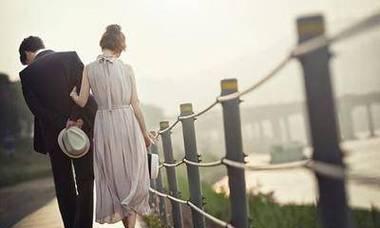 女人提出分手后还能挽回的征兆（15个让你看清女人是否还爱你的信号）-第2张图片-恋语空间