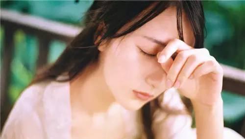 男女提分手后的特别生气与心理原因（分手后的愤怒和失落情绪、男女分别面对的心理反应以及应对方法）-第2张图片-恋语空间