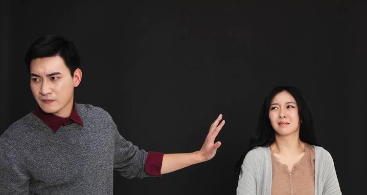 50岁女人的出轨特征剖析（如何避免50岁女人的出轨？）-第1张图片-恋语空间