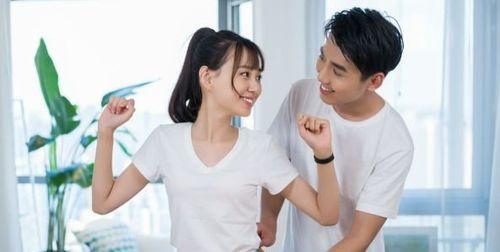 挽回女友爱上别人的方法（如何让女友重新爱上你，摆脱第三者的困扰）-第2张图片-恋语空间