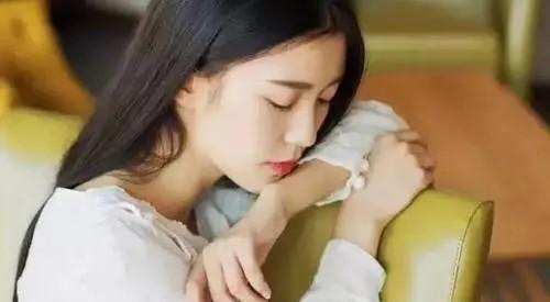 婚姻中的沉默之道（学会不说太多，做到更好的沟通）