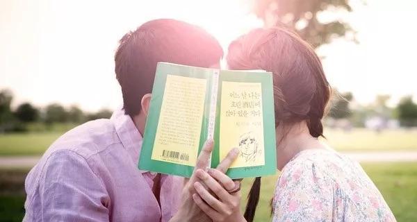 男友与喜欢过的女生见面，如何处理？