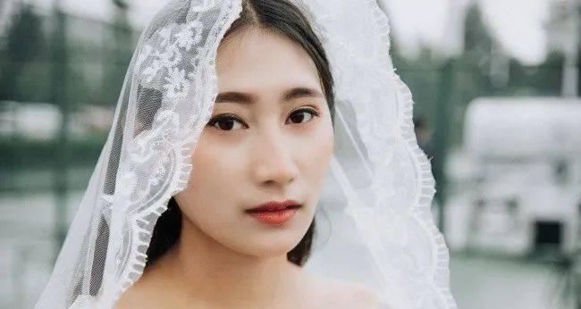 挽回爱情，战胜情敌（以真诚与信任重构关系，赢回爱情的心）-第1张图片-恋语空间